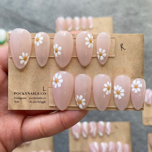 Small Daisies